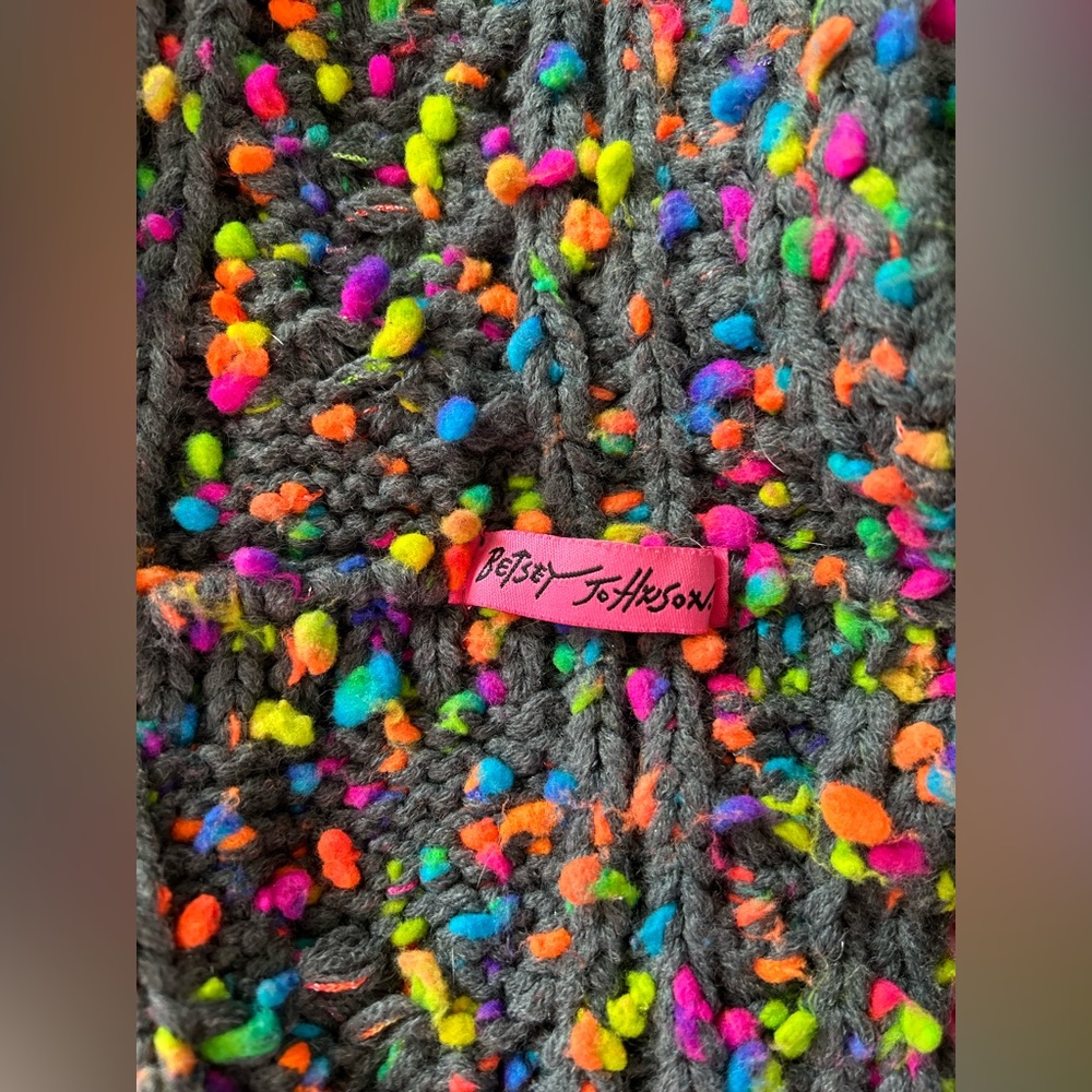 Betsey Johnson, bundle two knit scarfs ombre pink confetti neon rare find🎁⭐️👀 - Picture 3 of 14